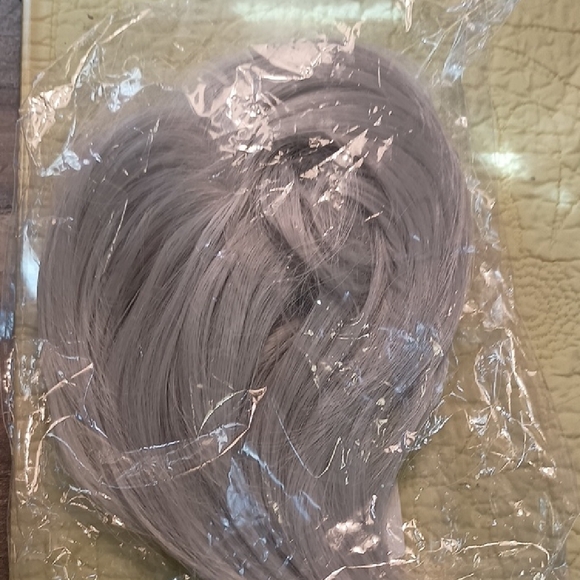 Silver Hair Wig Extension with Silky Texture, gathered on secure Rubber Band. - Picture 3 of 8